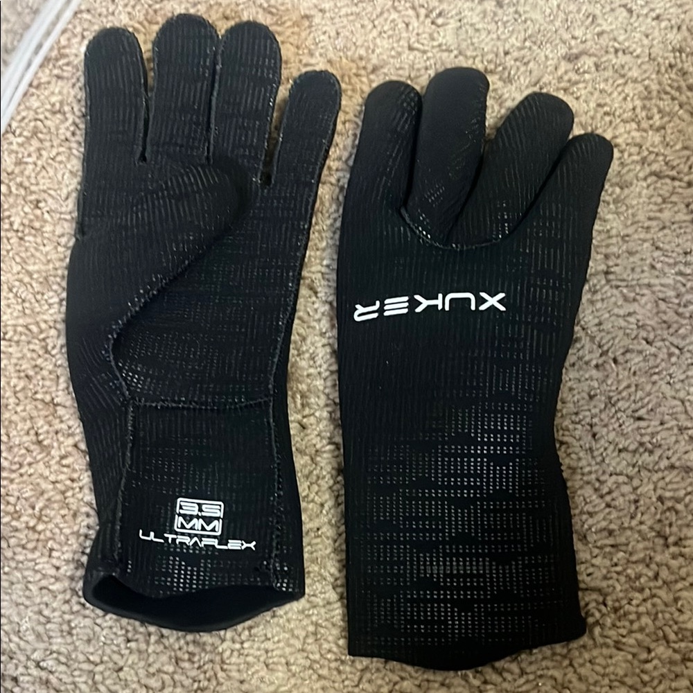 Xuker NEW sz Med surfing gloves